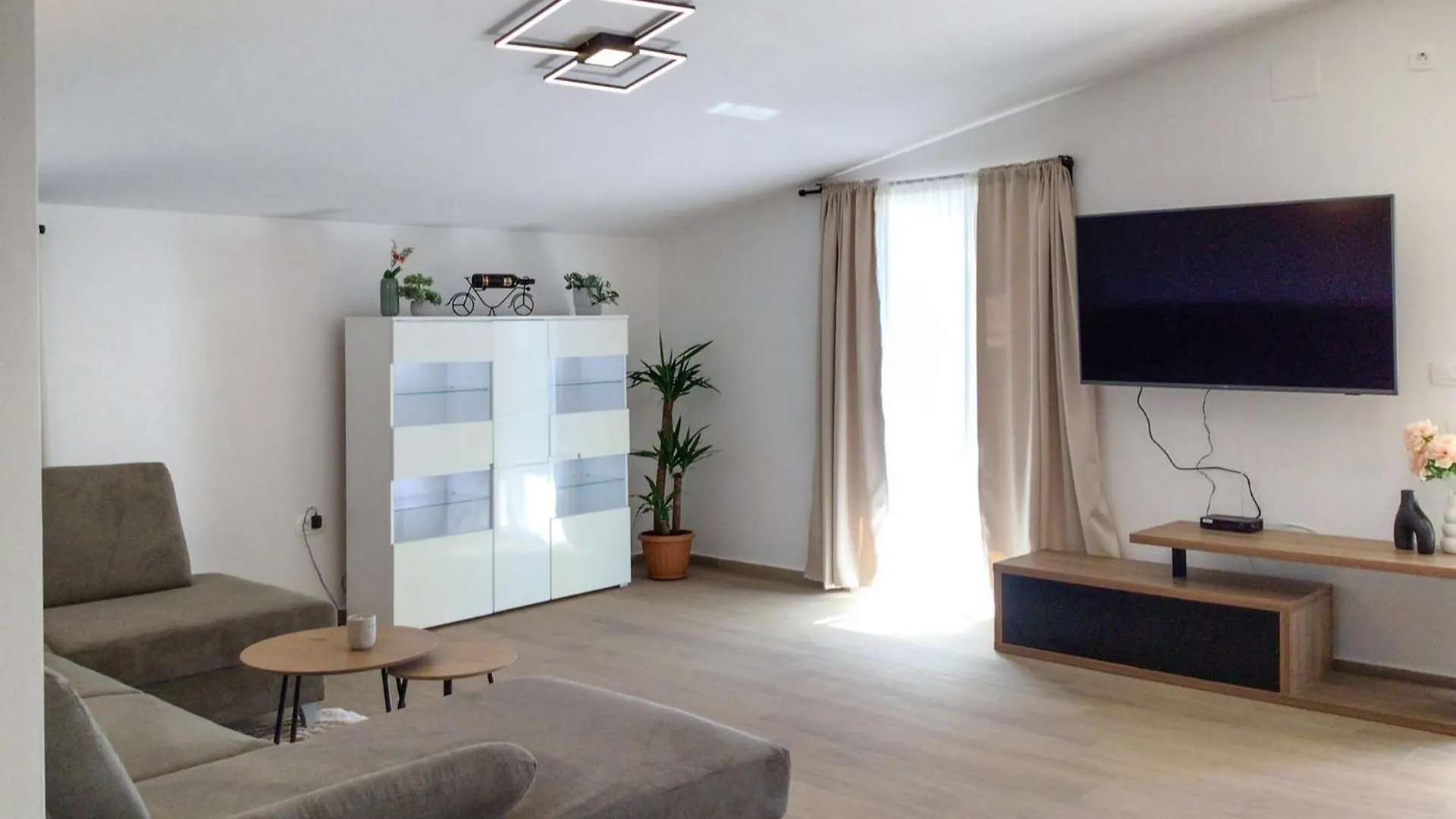 Cozy Home In Sukosan With Outdoor Swimming Pool