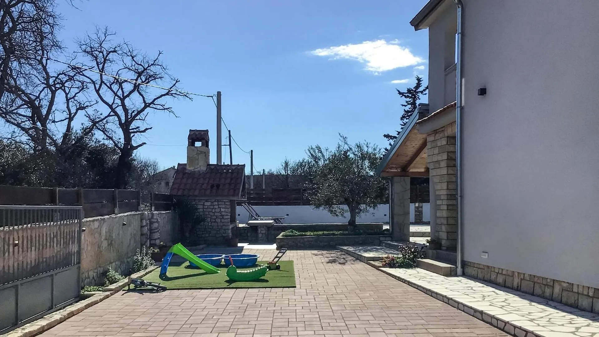 Cozy Home In Sukosan With Outdoor Swimming Pool