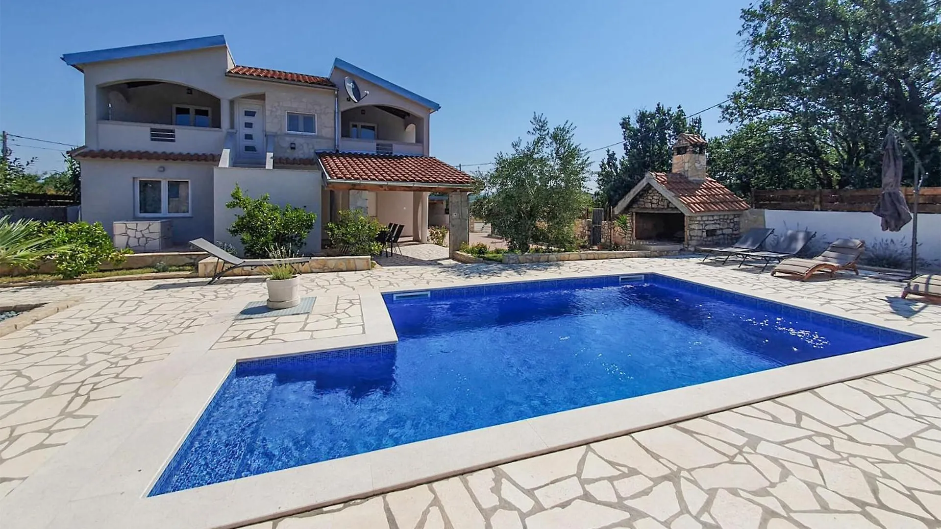 Cozy Home In Sukosan With Outdoor Swimming Pool